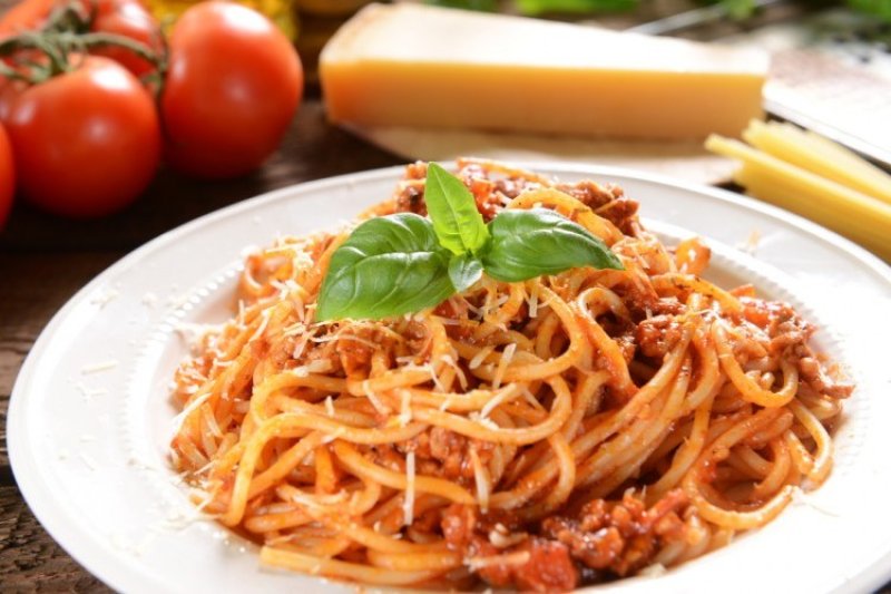 مكرونة اسباجيتي بالصلصة – Spaghetti with Sauce
