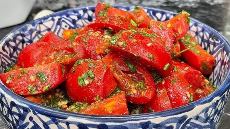 سلطة طماطم متبلة – Spiced Tomato Salad